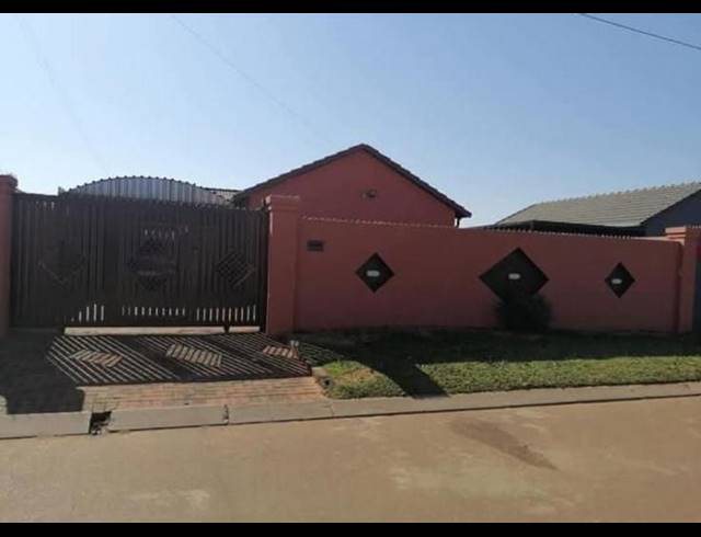 3 BEDROOM PROPERTY TO RENT IN PROTEA GLEN EXT